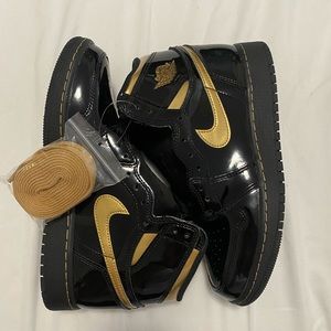Jordan 1 High “Metallic Gold”